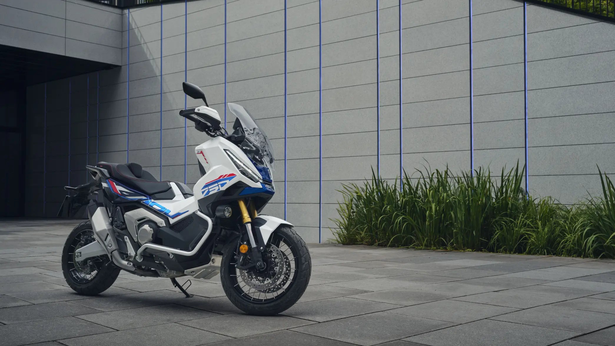Special_Edition_ADV750__Honda_Motorcycles_UK_New_Bikes_in_Poole
