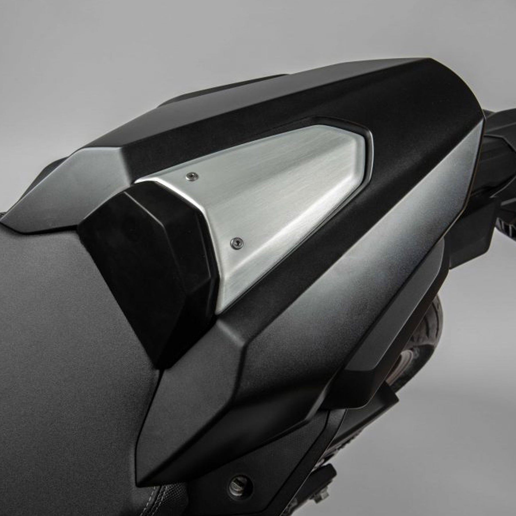 CB650R - Seat Cowl Plate